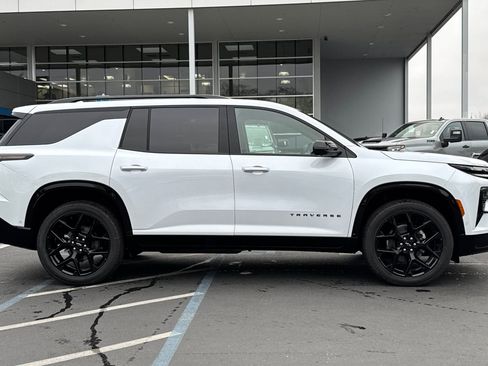 New 2026 Chevrolet Traverse RS w/ LPO, Floor Liner Package image 2
