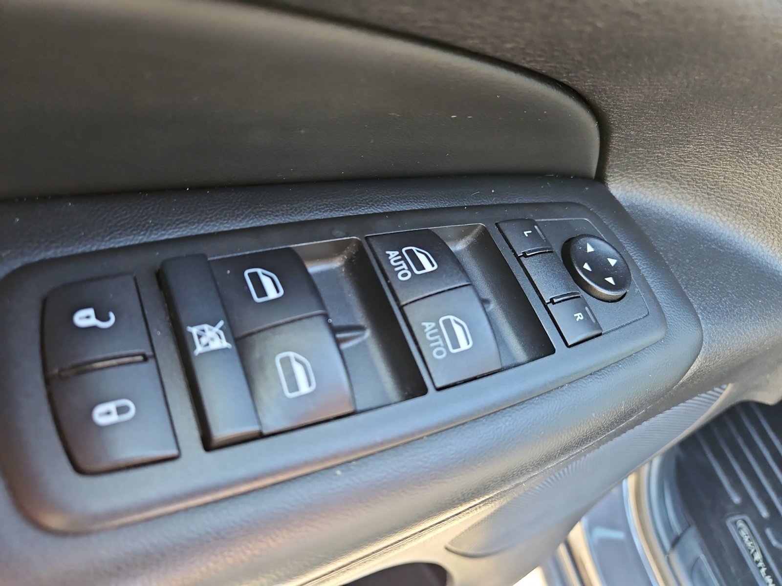 Used 2020 Jeep Grand Cherokee Altitude AWD/4WD image 22