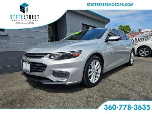 Used 2018 Chevrolet Malibu LT FWD image 1