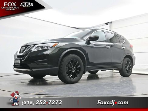 Used 2018 Nissan Rogue SV AWD/4WD image 18