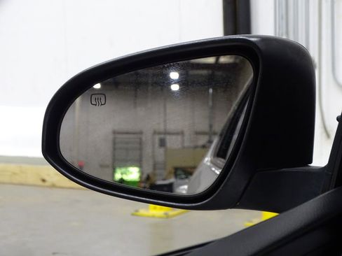 Used 2017 Toyota Corolla LE image 34