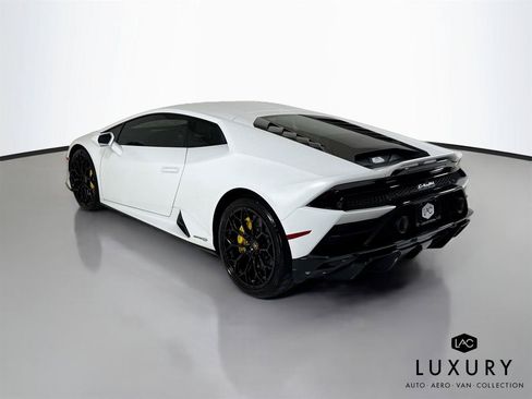Used 2022 Lamborghini Huracan EVO RWD image 8