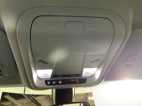 Used 2018 Chevrolet Equinox LS image 23