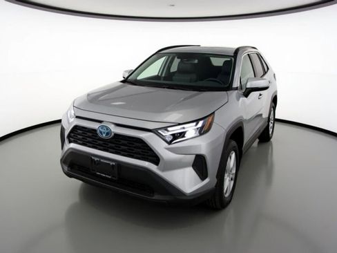 Used 2024 Toyota RAV4 XLE image 3