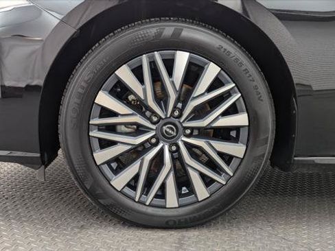 Used 2025 Nissan Altima 2.5 SV FWD image 27