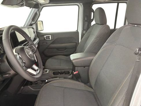 Used 2025 Jeep Wrangler Unlimited Sahara w/ Safety Group AWD/4WD image 12