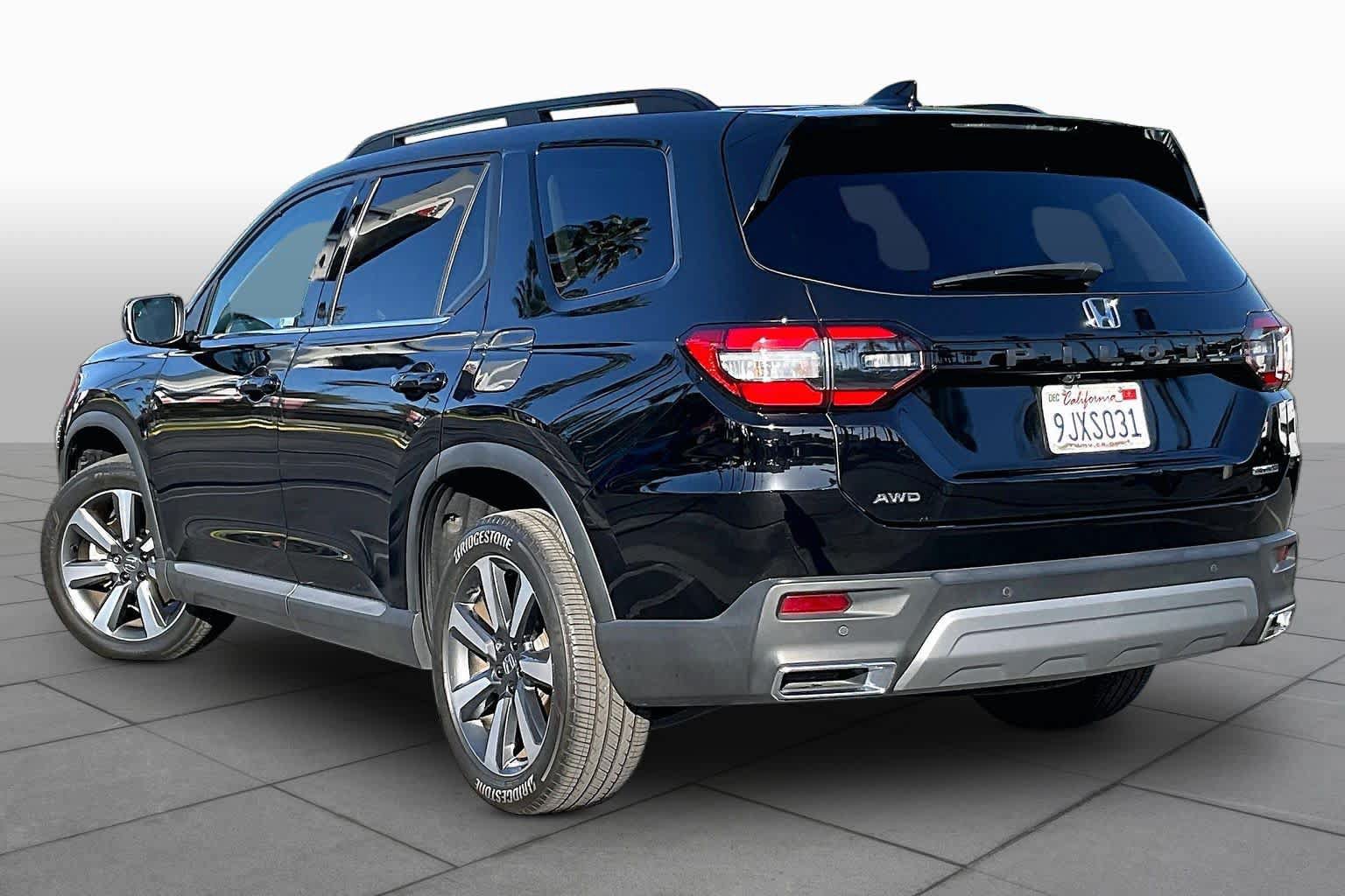 Used 2024 Honda Pilot Touring image 11