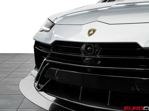 Used 2024 Lamborghini Urus Performante AWD/4WD image 12