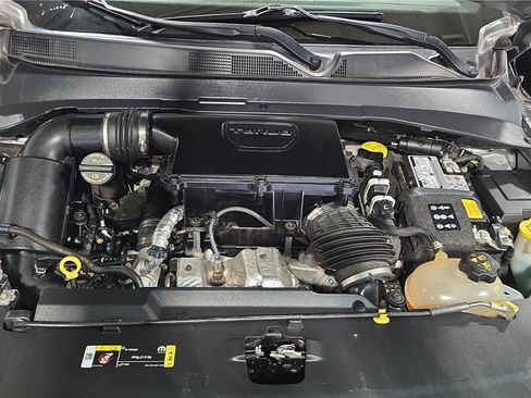 Used 2024 Jeep Compass Latitude image 11