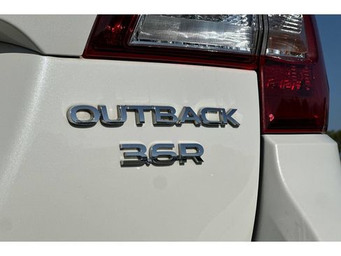 Used 2017 Subaru Outback 3.6R Touring AWD/4WD image 53