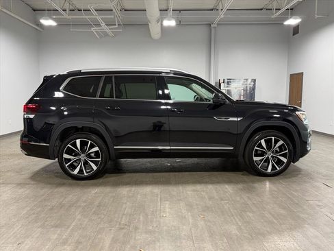 Used 2024 Volkswagen Atlas SEL Premium R-Line image 3
