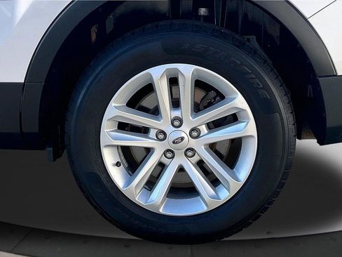 Used 2017 Ford Explorer XLT w/ Equipment Group 202A image 37