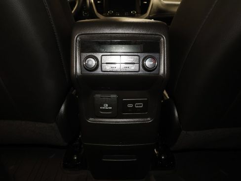 Used 2023 GMC Acadia SLT w/ Preferred Package FWD image 30
