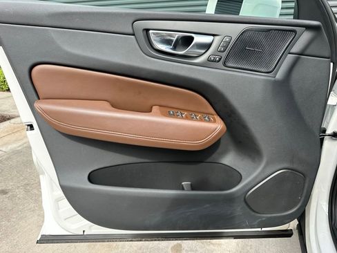 Used 2023 Volvo XC60 T8 Ultimate image 19