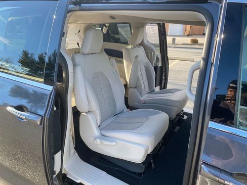 Used 2018 Chrysler Pacifica Touring Plus image 26