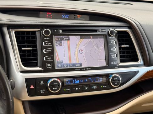 Used 2019 Toyota Highlander Limited Platinum image 16