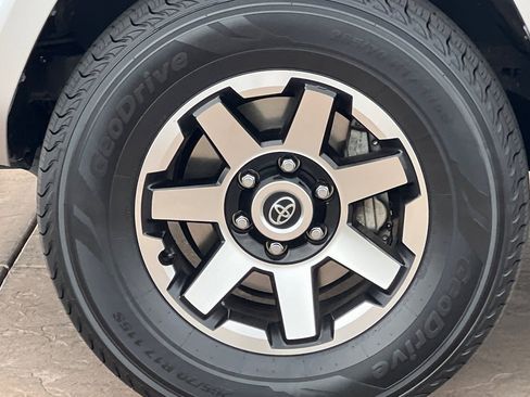 Certified 2024 Toyota 4Runner TRD Off-Road image 34