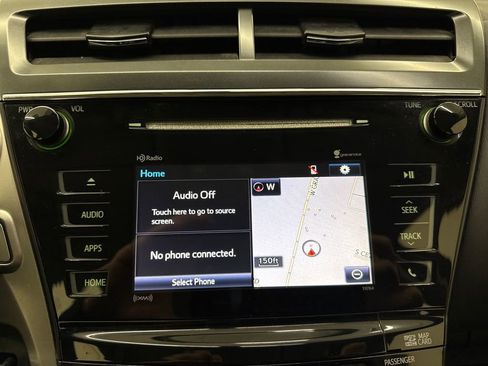 Used 2017 Toyota Prius V Four FWD image 17