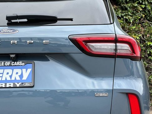 New 2025 Ford Escape SE image 6