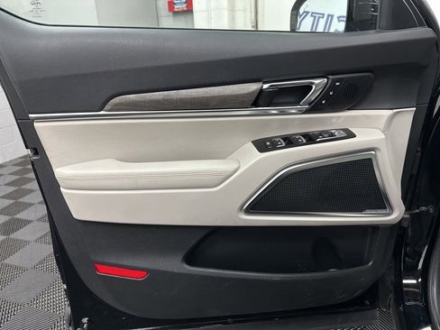 Used 2022 Kia Telluride SX w/ SX Prestige Package image 19