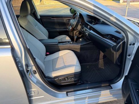 Used 2015 Lexus ES 350 w/ Premium Package FWD image 34