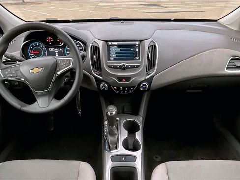 Used 2017 Chevrolet Cruze LT image 10