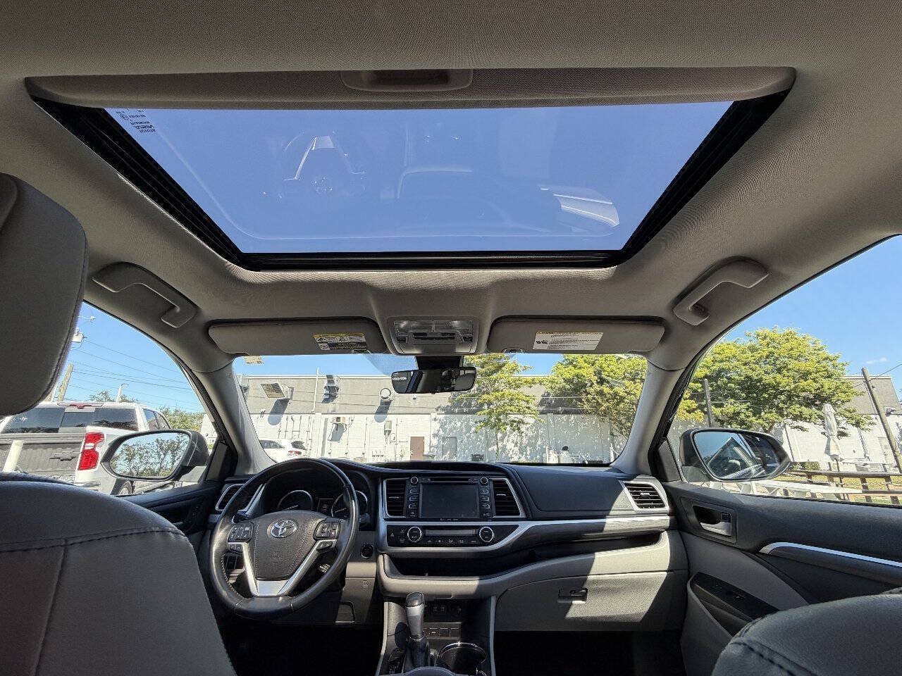 Used 2018 Toyota Highlander Limited FWD image 15