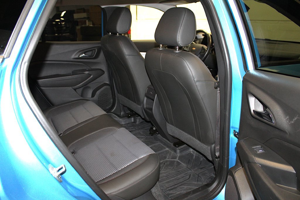 Used 2025 Chevrolet Trax LT w/ LT Convenience Package FWD image 31