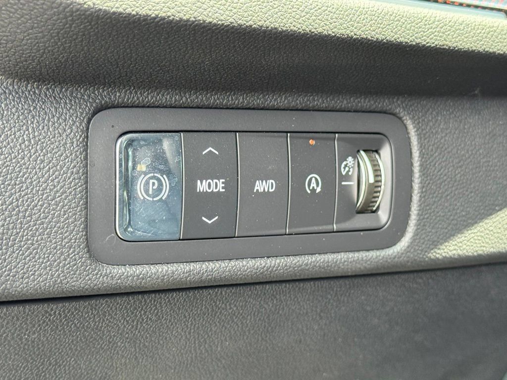 Used 2025 Chevrolet Traverse RS w/ LPO, Floor Liner Package AWD/4WD image 22