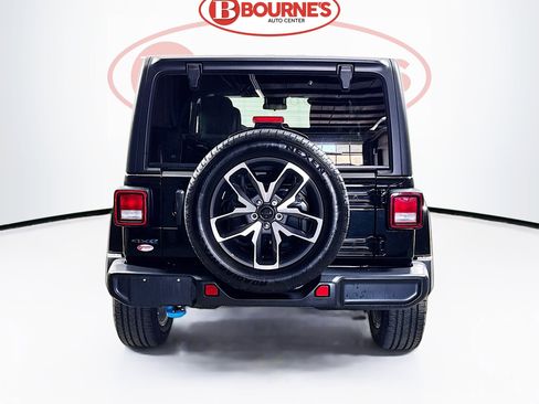 Used 2024 Jeep Wrangler Unlimited w/ Convenience Group AWD/4WD image 7