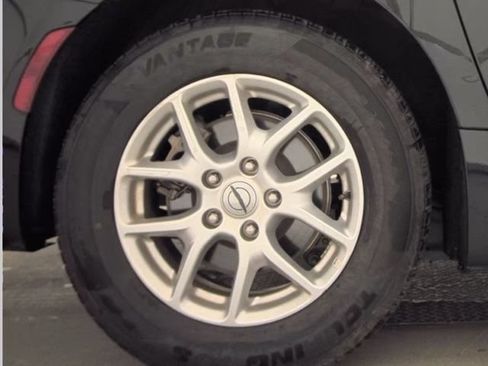 Used 2023 Chrysler Pacifica Touring-L FWD image 19