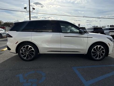 New 2026 Lincoln Nautilus Reserve image 3