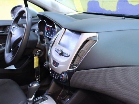 Used 2017 Chevrolet Cruze LS image 10
