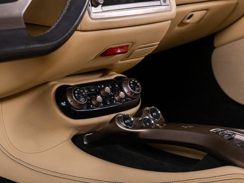 Used 2011 Ferrari California image 38