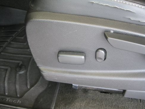 Used 2015 GMC Canyon SLT RWD image 16