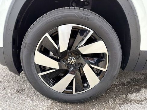 New 2026 Volkswagen Atlas Cross Sport SEL AWD/4WD image 11