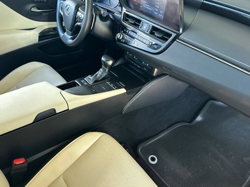 Used 2022 Lexus ES 300h w/ Premium Package FWD image 12