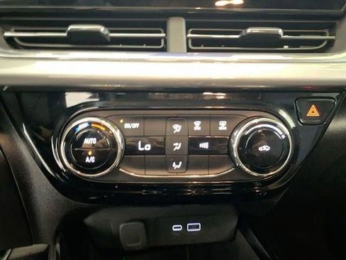 Used 2025 Chevrolet Trax LT FWD image 44