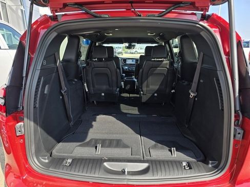 New 2026 Chrysler Pacifica Select image 10