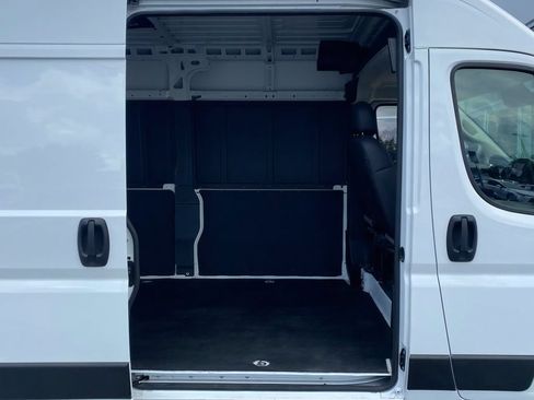 Used 2025 RAM ProMaster 2500 w/ Convenience Group FWD image 23