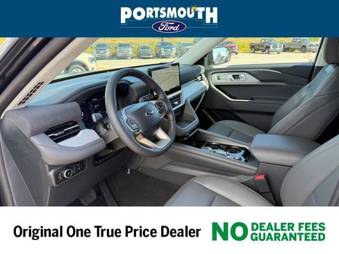 New 2025 Ford Explorer Active w/ Active Comfort Package image 3