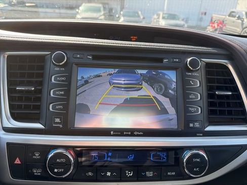 Used 2016 Toyota Highlander Limited w/ Driver Technology Package image 9