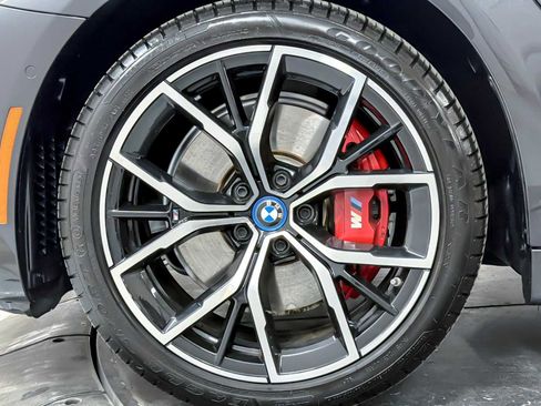 Used 2023 BMW 530e w/ Executive Package image 26