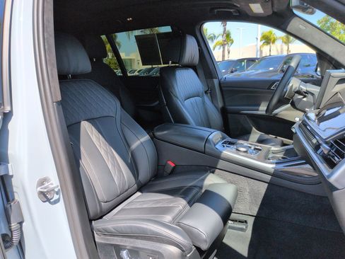 Used 2025 BMW X7 M60i AWD/4WD image 34
