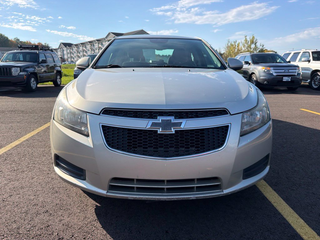 Used 2014 Chevrolet Cruze LT FWD image 2