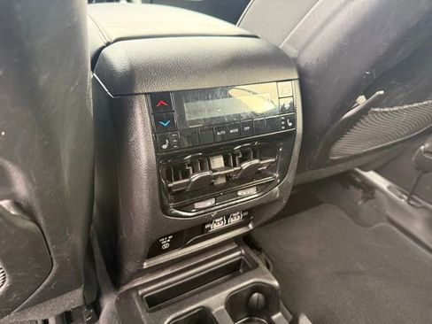 Used 2023 Jeep Grand Cherokee L Limited w/ Black Appearance Package image 15