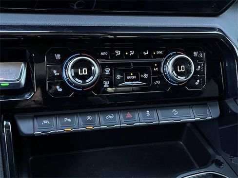 Used 2024 GMC Sierra 1500 AT4 w/ Technology Package image 20