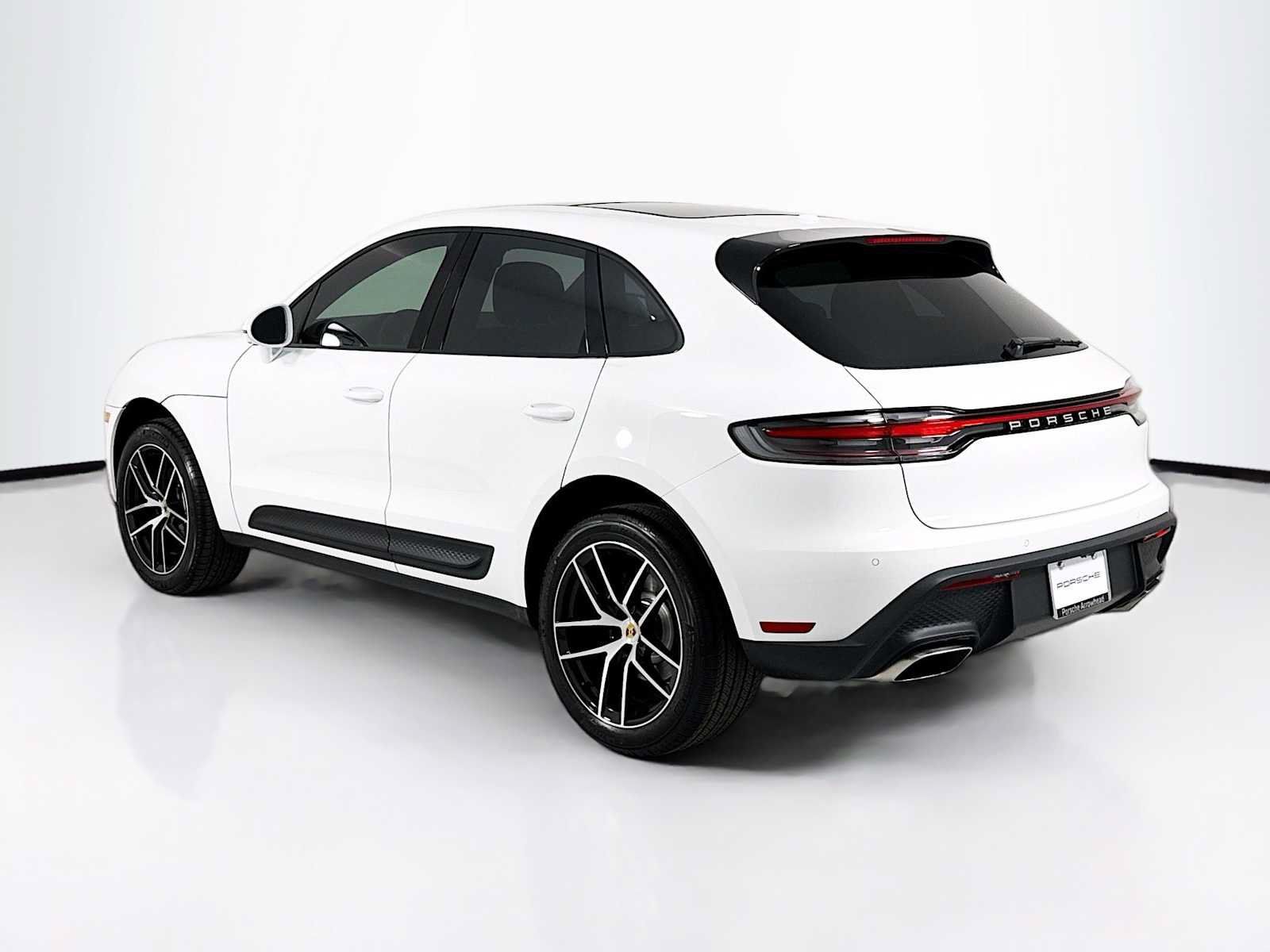Used 2026 Porsche Macan AWD/4WD image 3