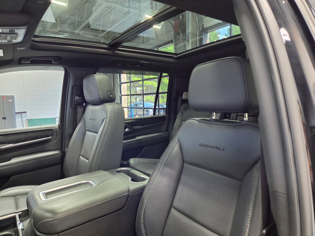 Used 2022 GMC Yukon XL Denali AWD/4WD image 32