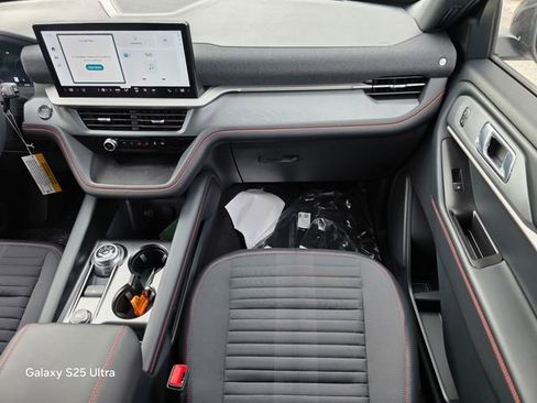 New 2026 Ford Explorer ST-Line w/ ST-Line Street Pack image 15